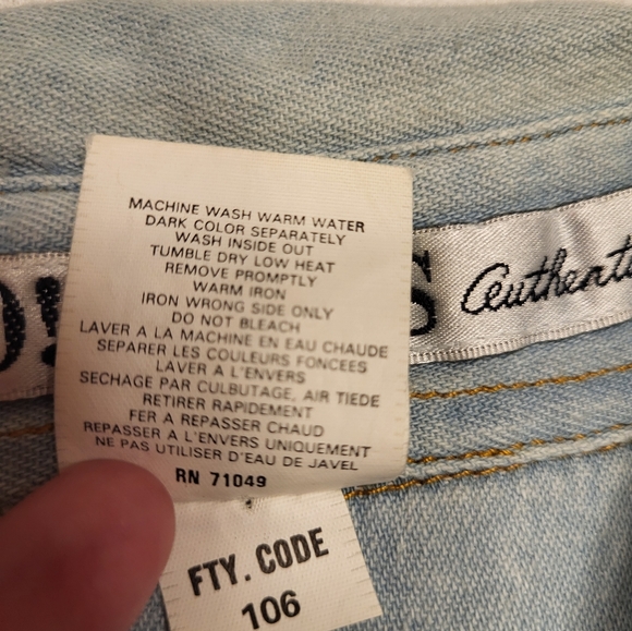 Sleeveless Denim and Floral print Button-down Top - Picture 6 of 9